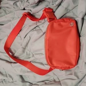 Lululemon everywhere belt bag